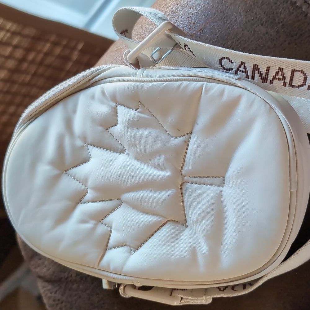 🍁Lululemon Team Canada 22 Future Legacy Crossbody Bag